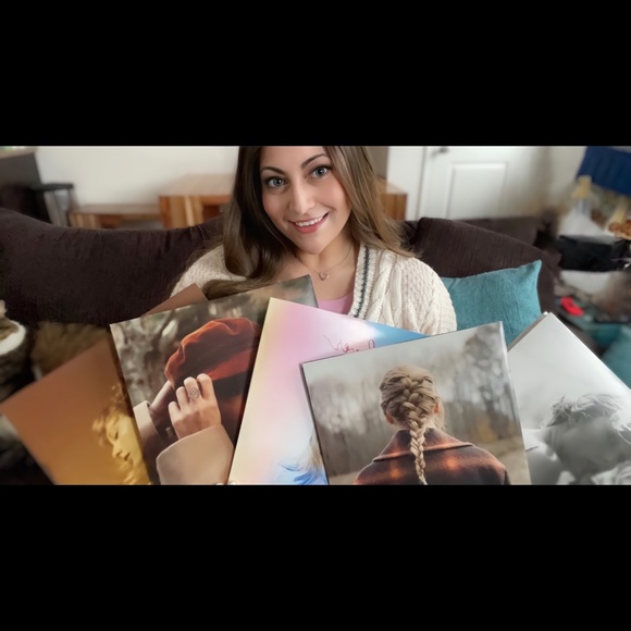 Meet your Posher, Kristin - Picture 2 of 2